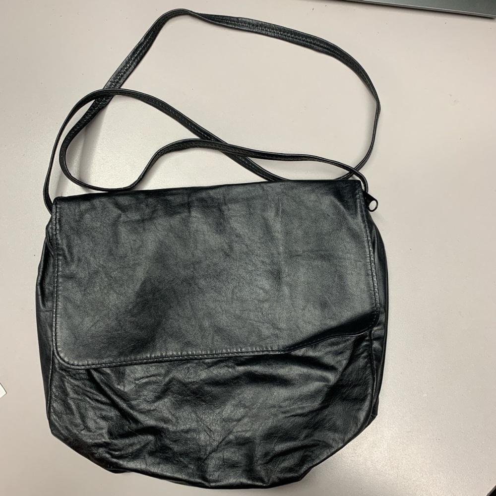 Leather Black crossbody purse EUC